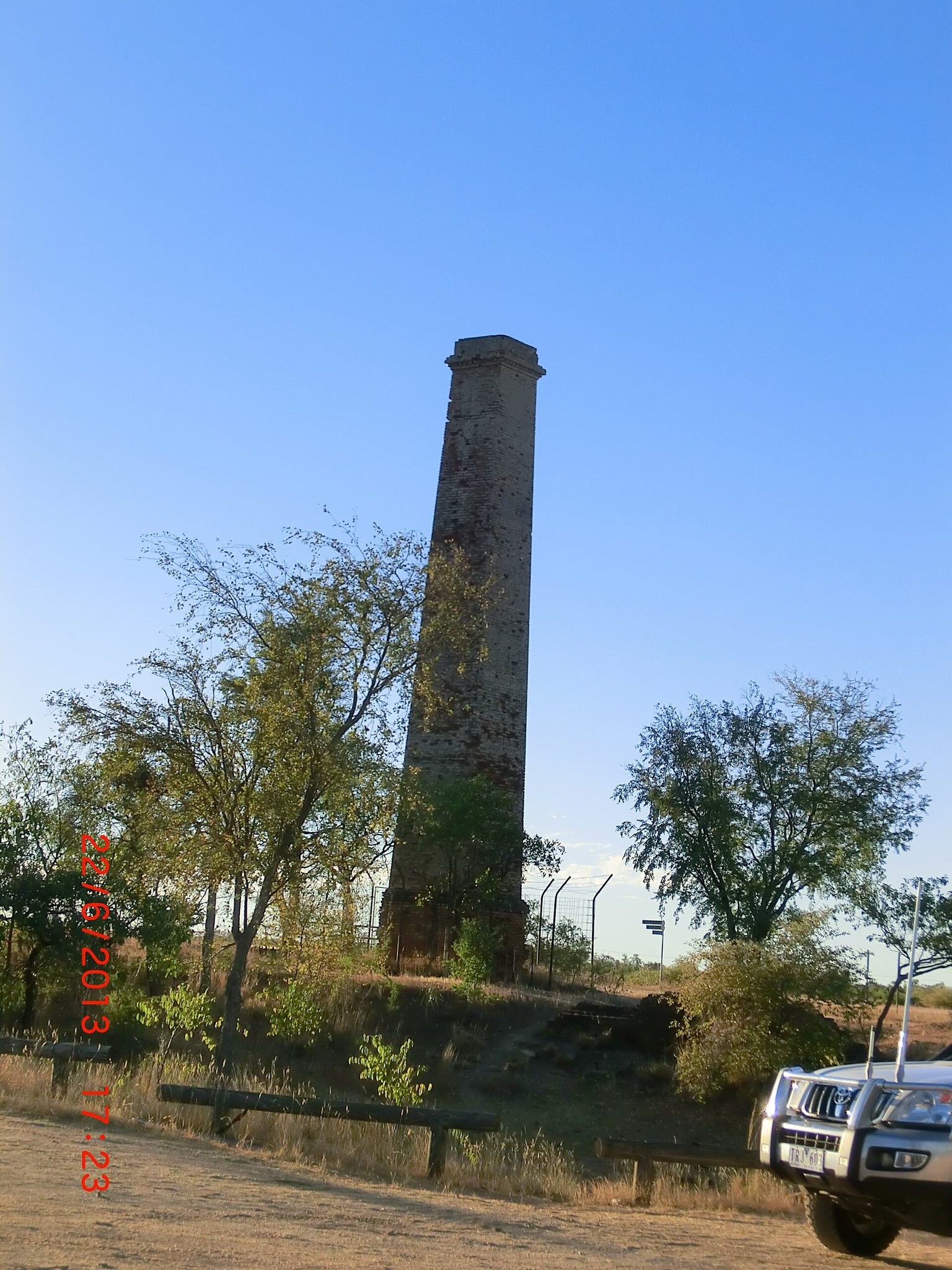 Cumberland Chimney Historic Site in Georgetown, QLD — photo 1