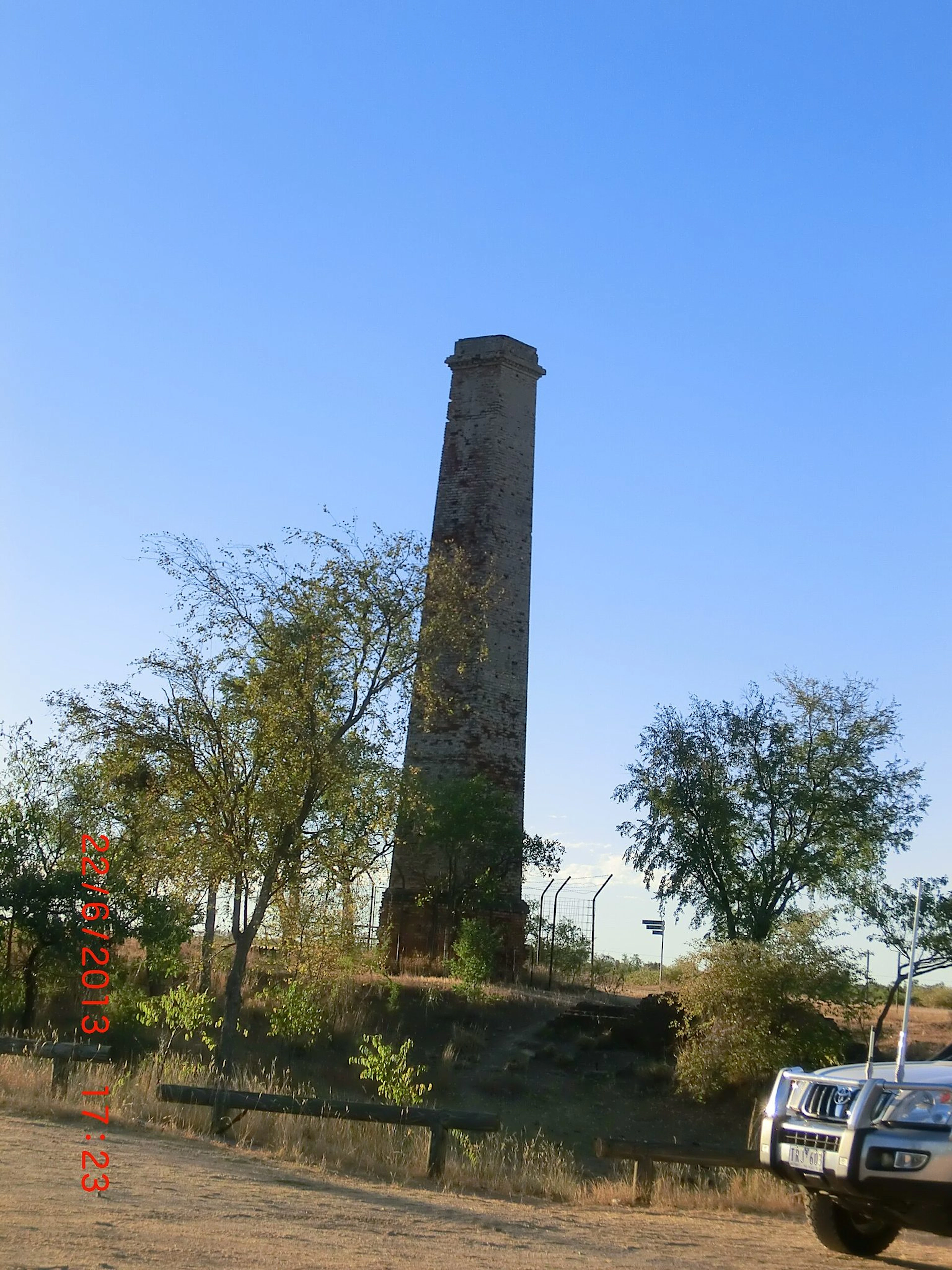 Cumberland Chimney Historic Site in Georgetown, QLD — photo 1