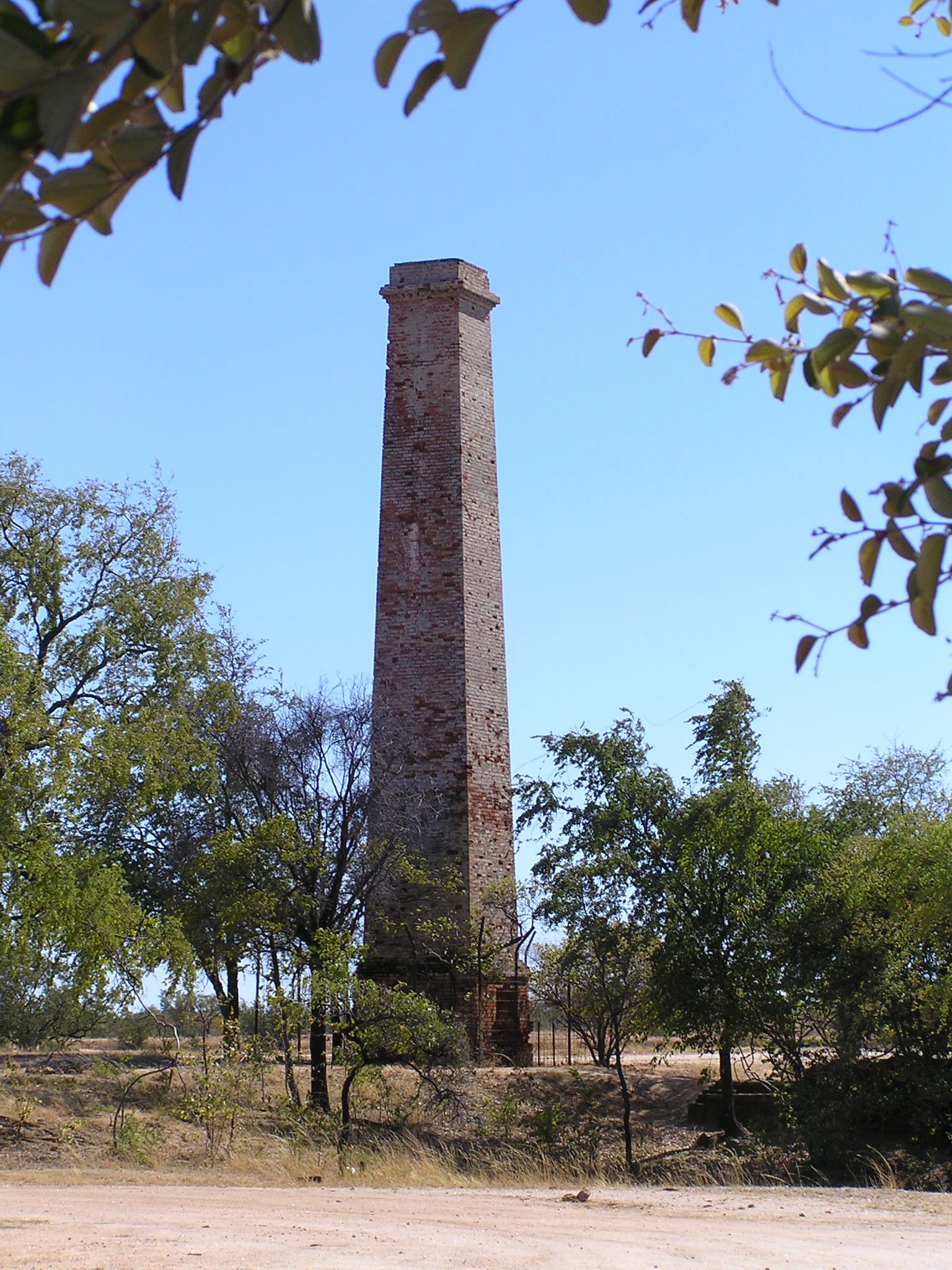 Cumberland Chimney Historic Site in Georgetown, QLD — photo 2