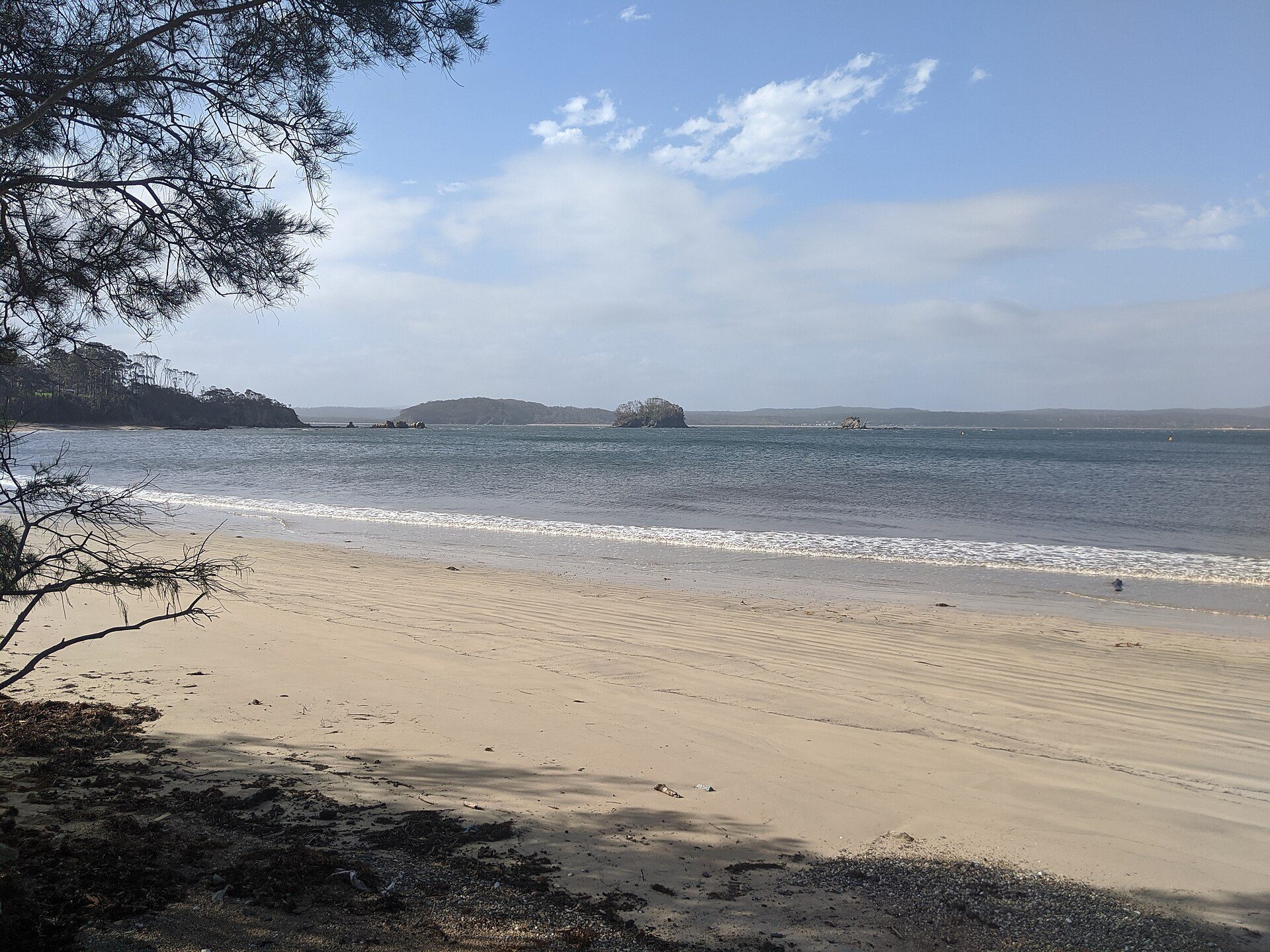 Caseys Beach Rest Area in Sunshine Bay, NSW — photo 2
