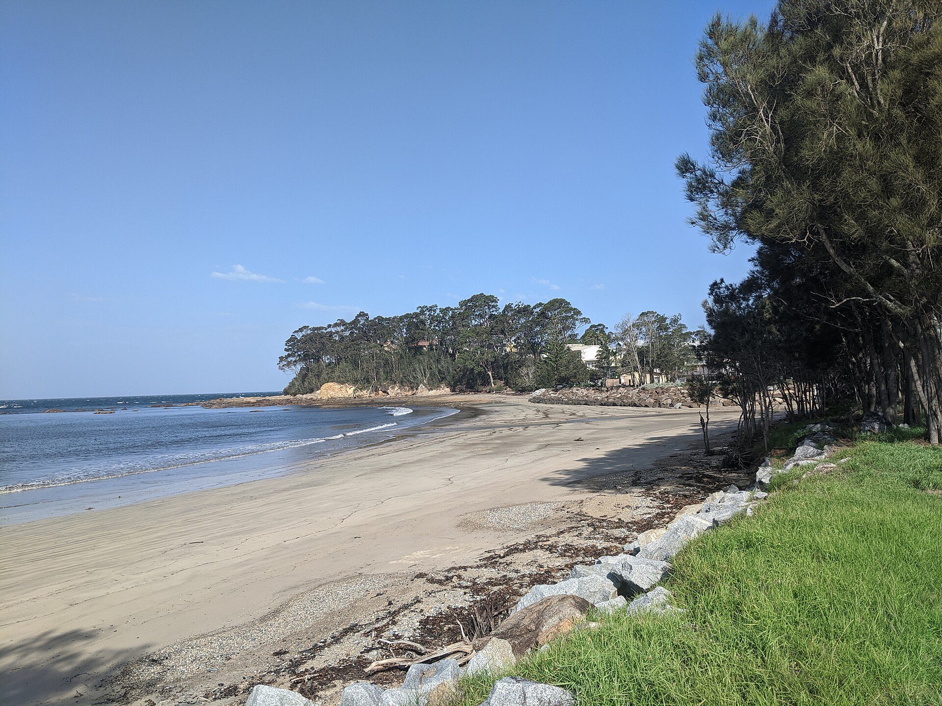 Caseys Beach Rest Area in Sunshine Bay, NSW — photo 1