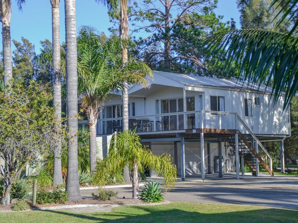 Caseys Beach Holiday Park — Sunshine Bay, NSW