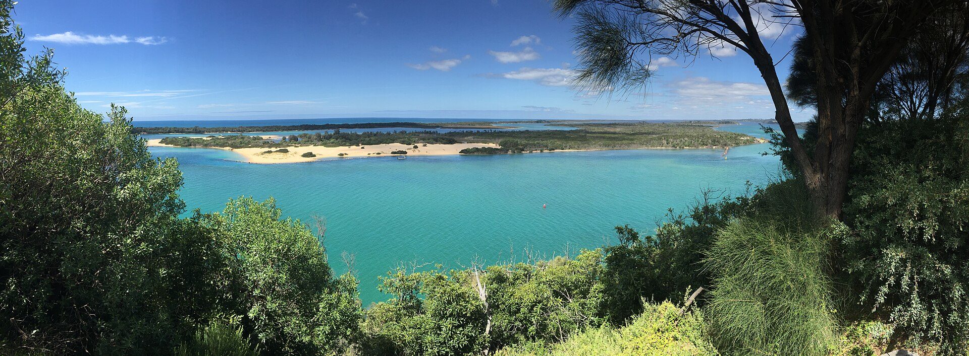 Lakes Entrance Gippsland Lakes Fishing Club Rest Area in Lakes Entrance, VIC — photo 1