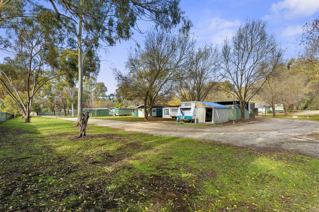 Howlong Caravan Park in Howlong, NSW — photo 2