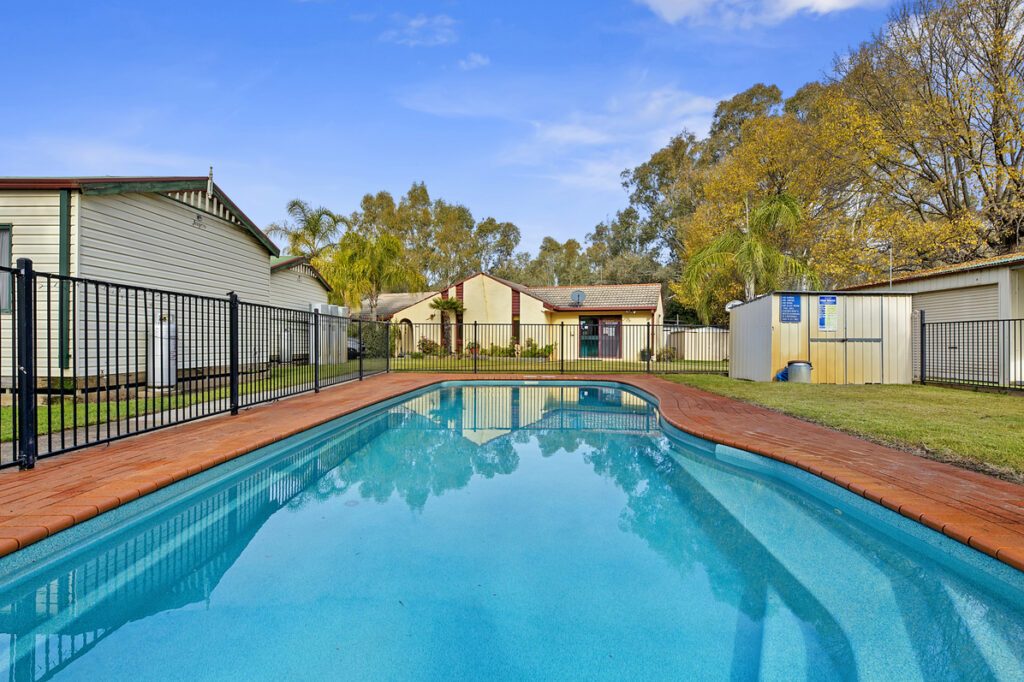 Howlong Caravan Park in Howlong, NSW — photo 1