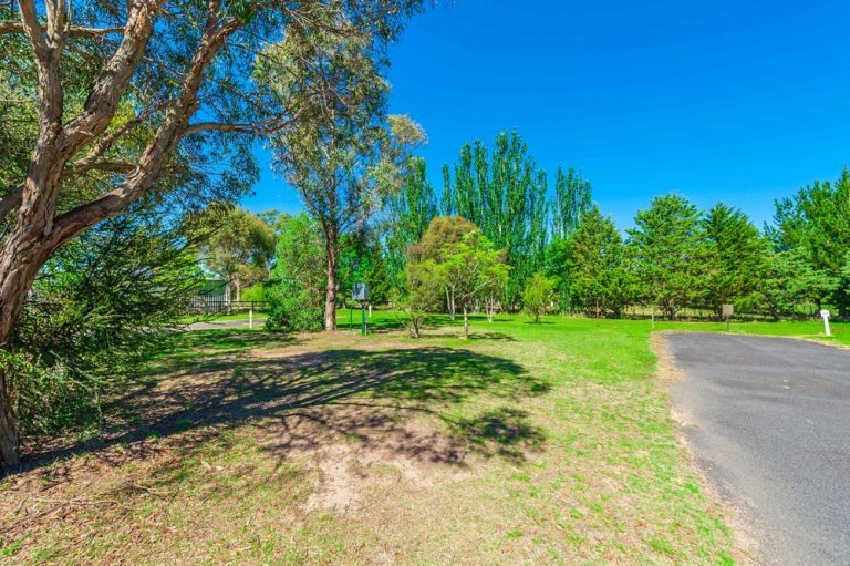 Country Road Caravan Park — Uralla, NSW