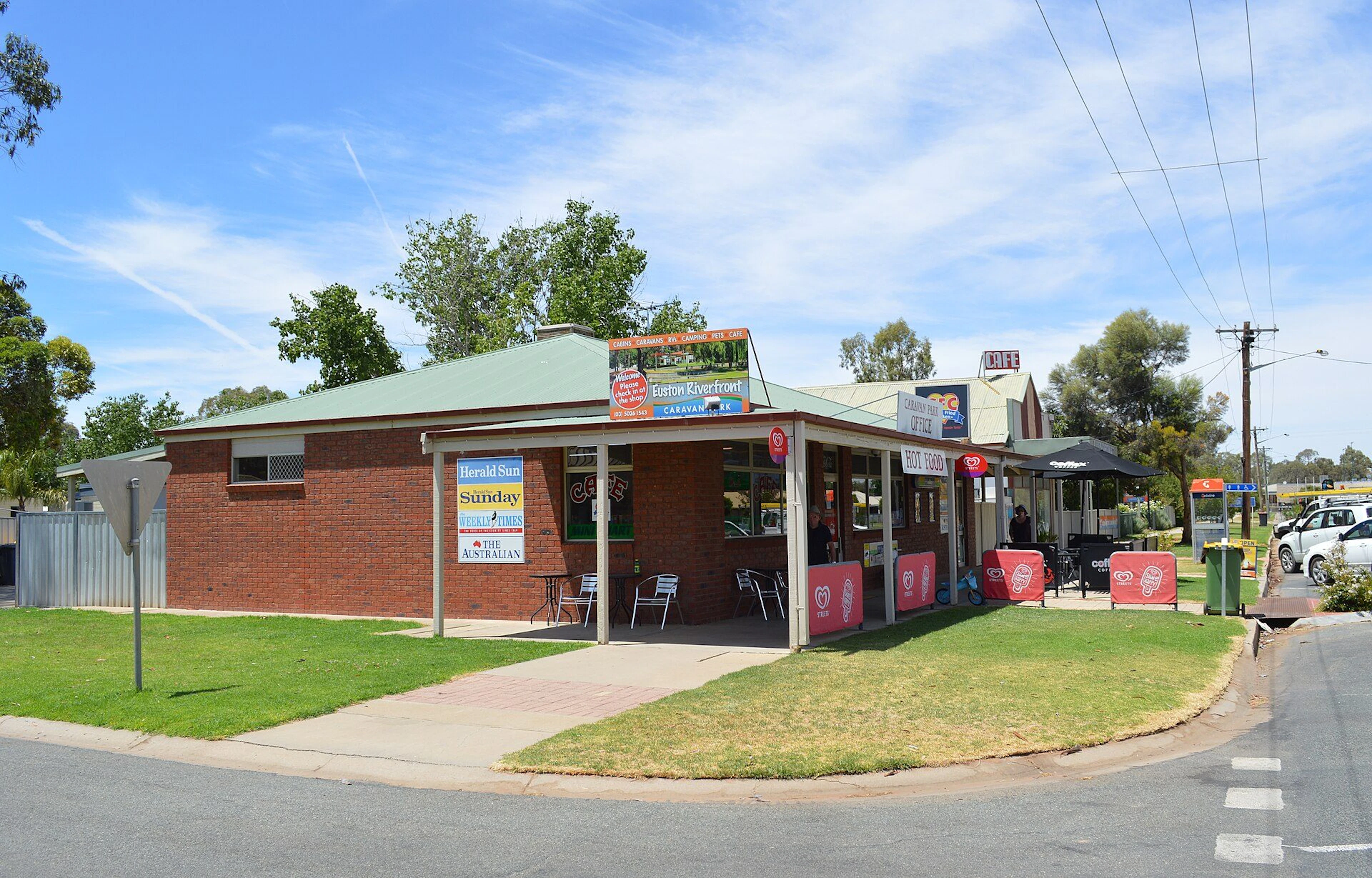 Euston Riverfront Caravan Park in Euston, NSW — photo 1