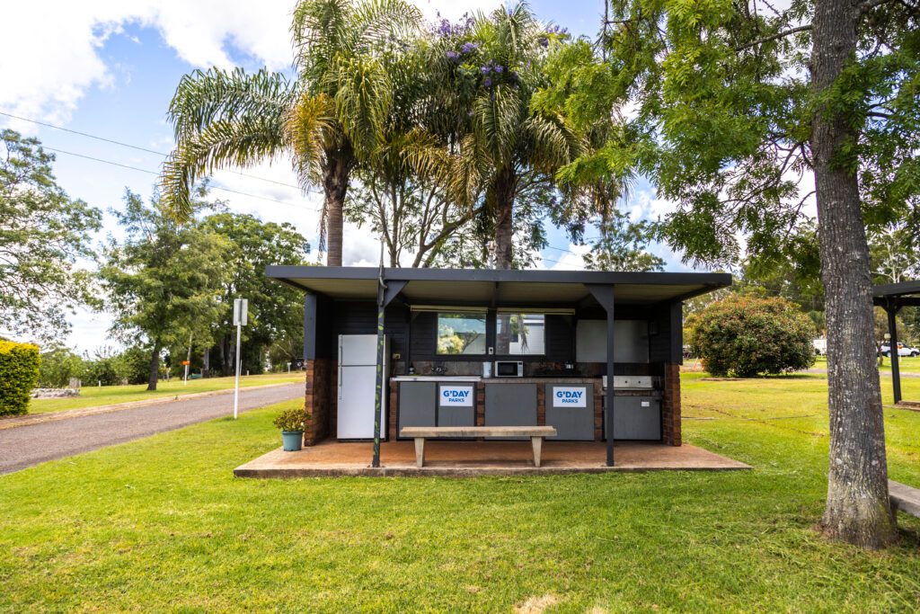 Yarraman Caravan Park and Cabins — Yarraman, QLD