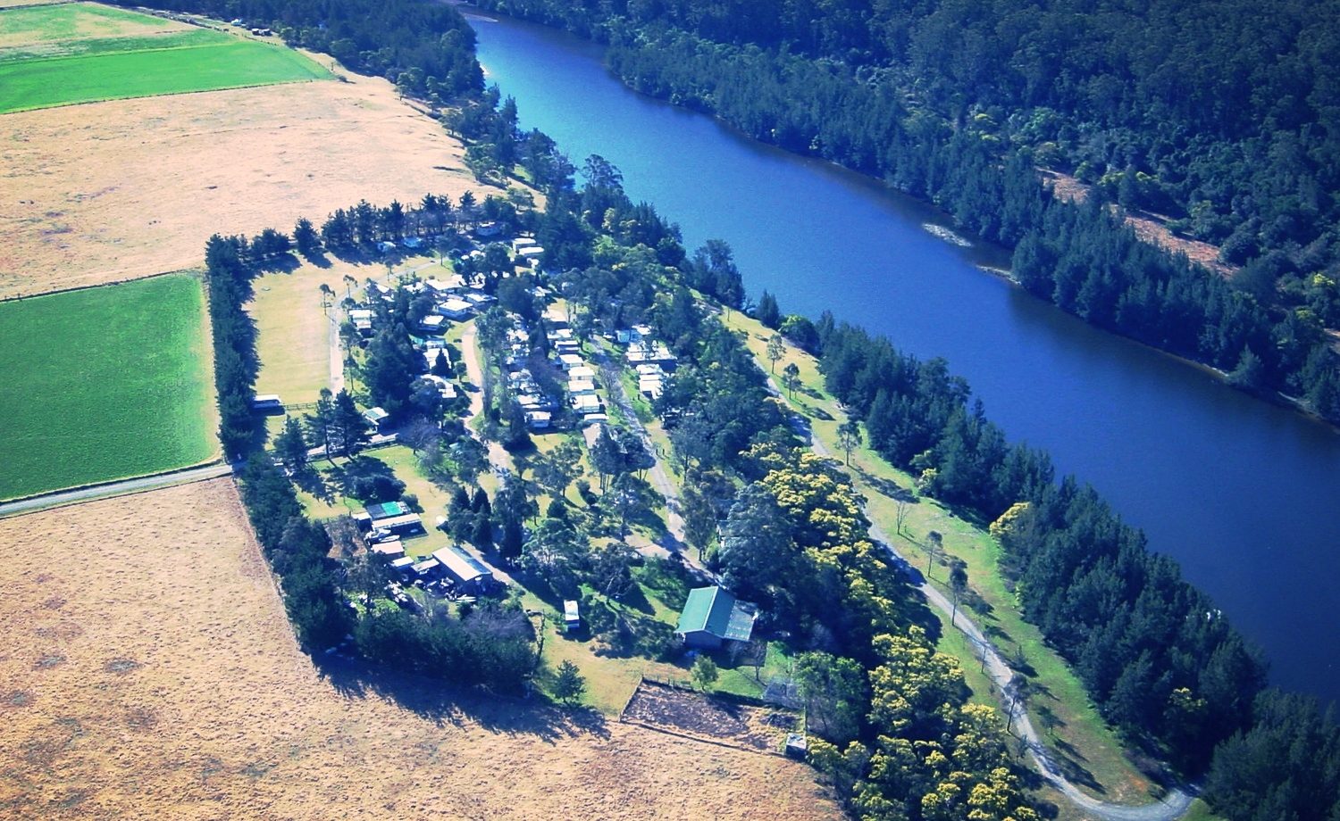 Gradys Riverside Retreat — Burrier, NSW