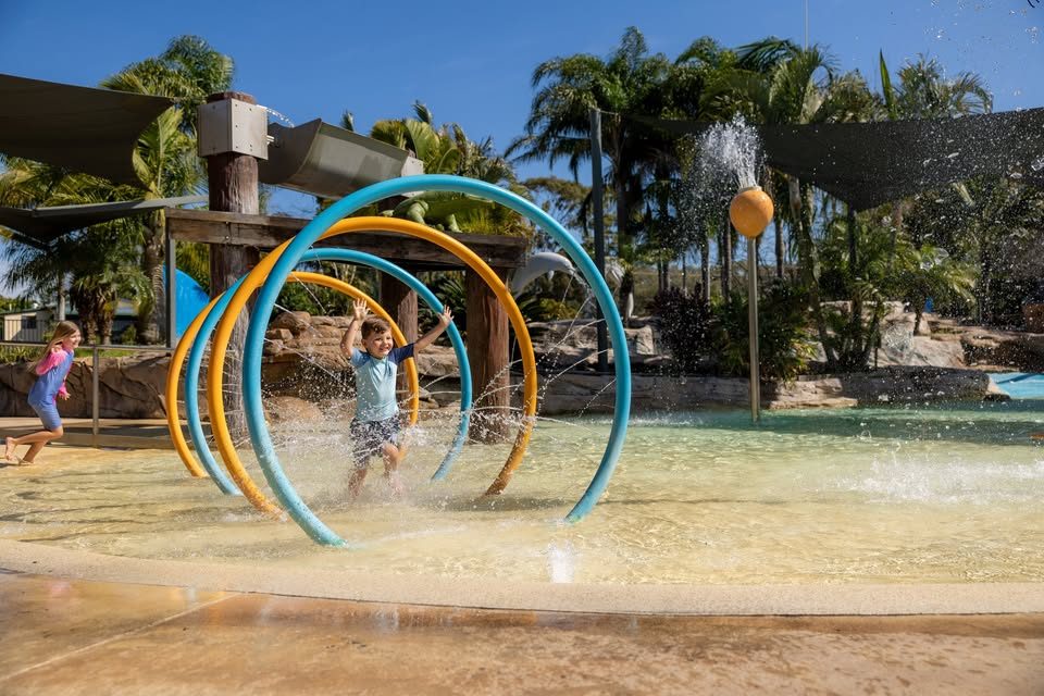 Blue Dolphin Holiday Resort in Yamba, NSW — photo 1