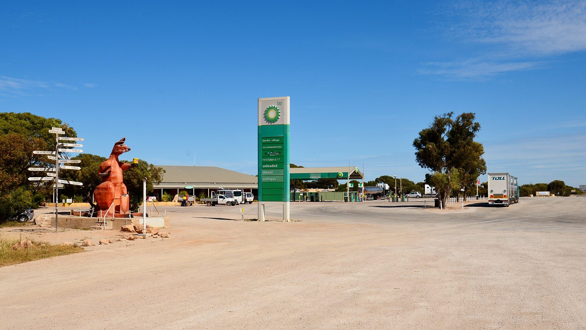 Nullarbor Roadhouse in Border Village, SA — photo 1