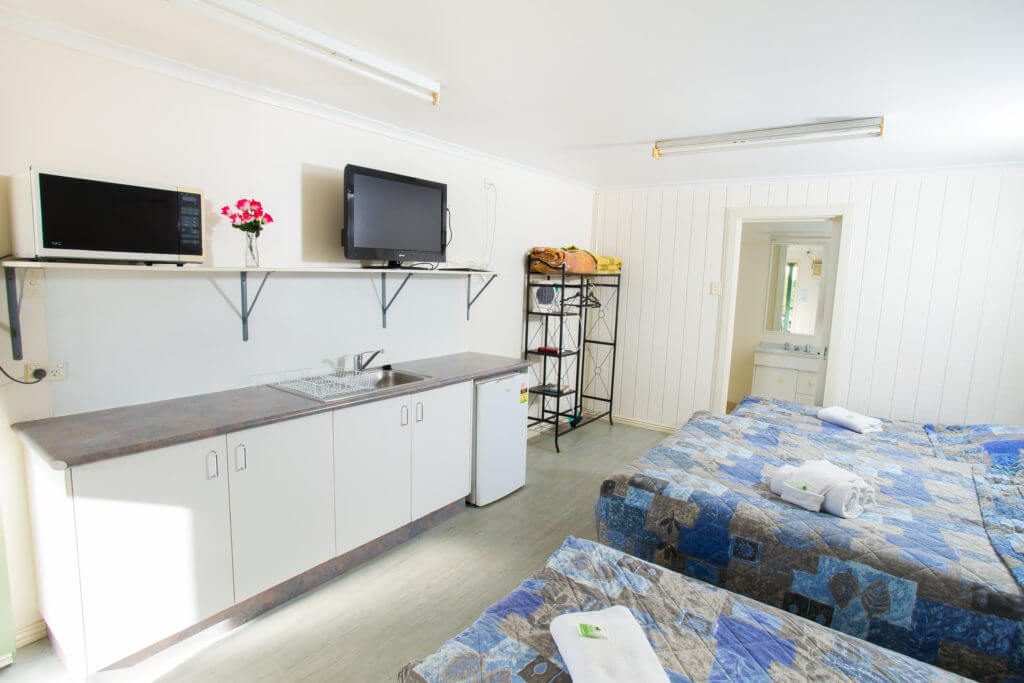 Oakridge Motel Tourist Park in Oakey, QLD — photo 1
