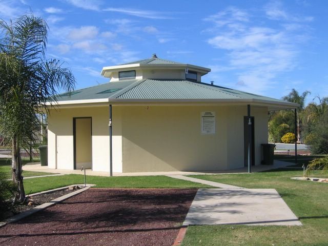 Cobram Oasis Caravan Park in Cobram, VIC — photo 1