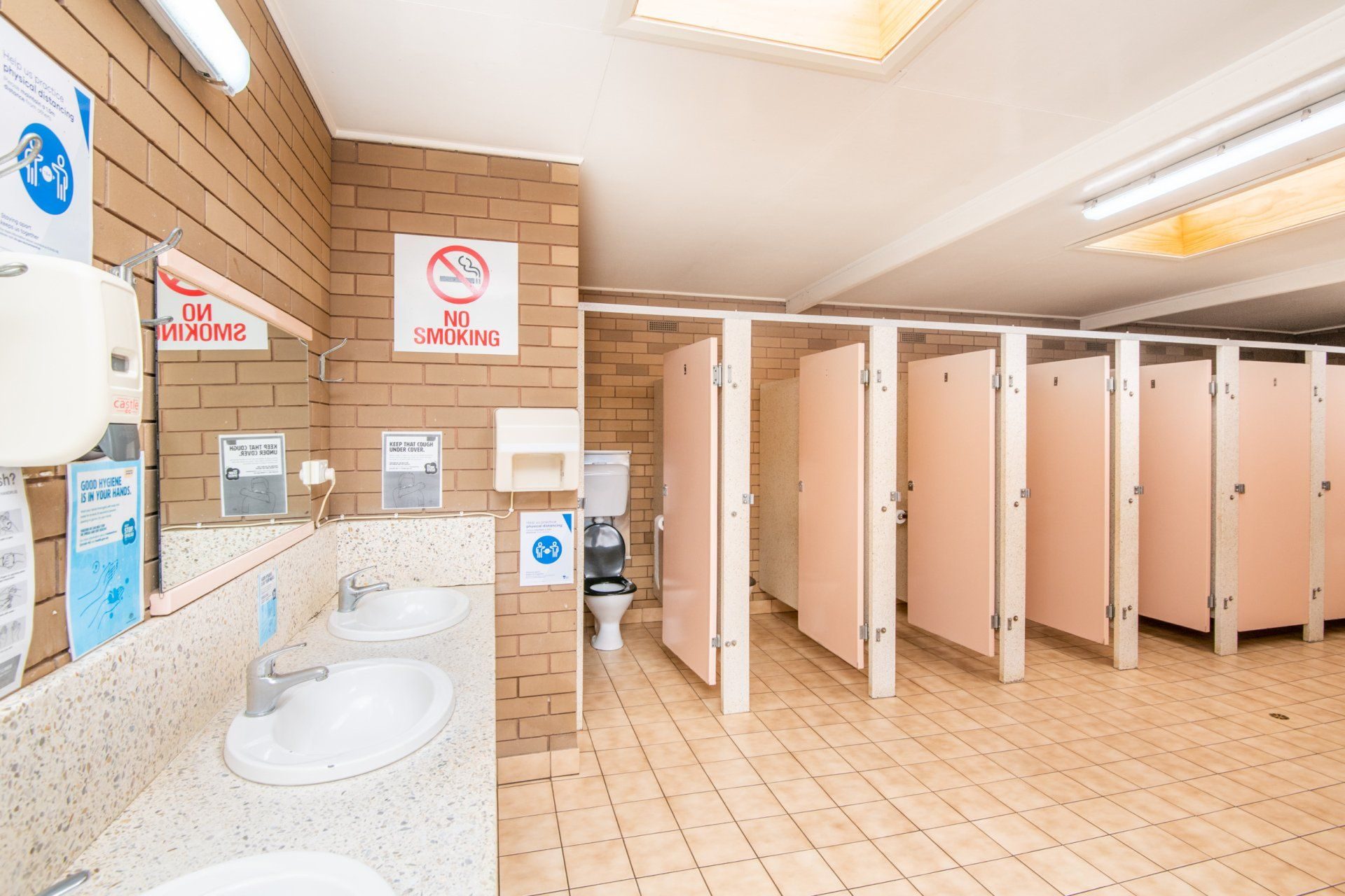 Strayleaves Caravan Park — Shepparton, VIC