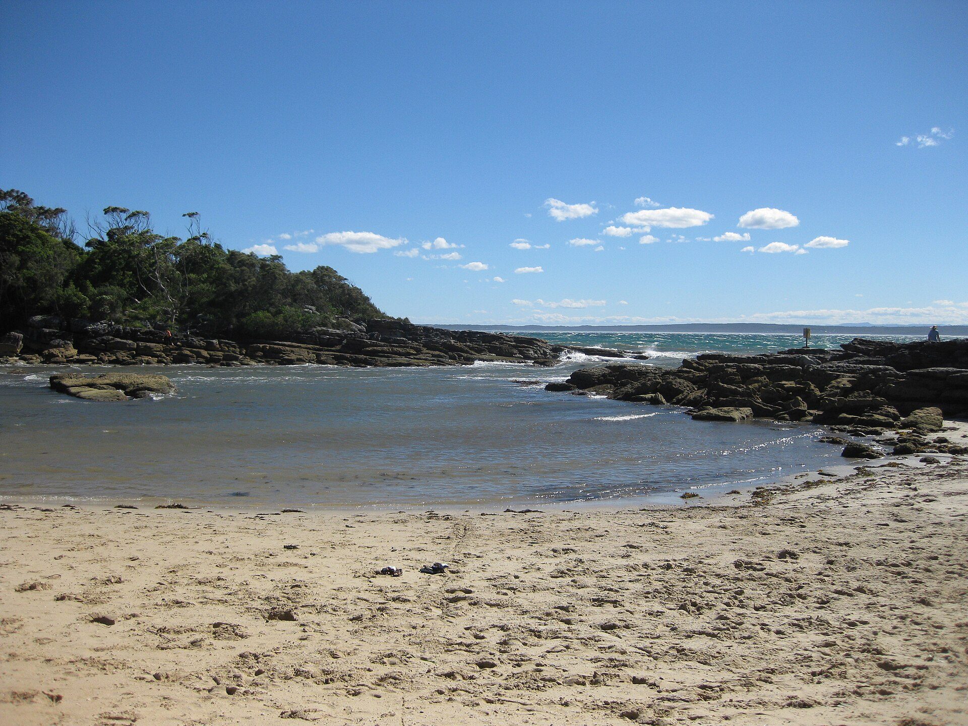 Honeymoon Bay and Bindijine Beach in Beecroft Peninsula, NSW — photo 3