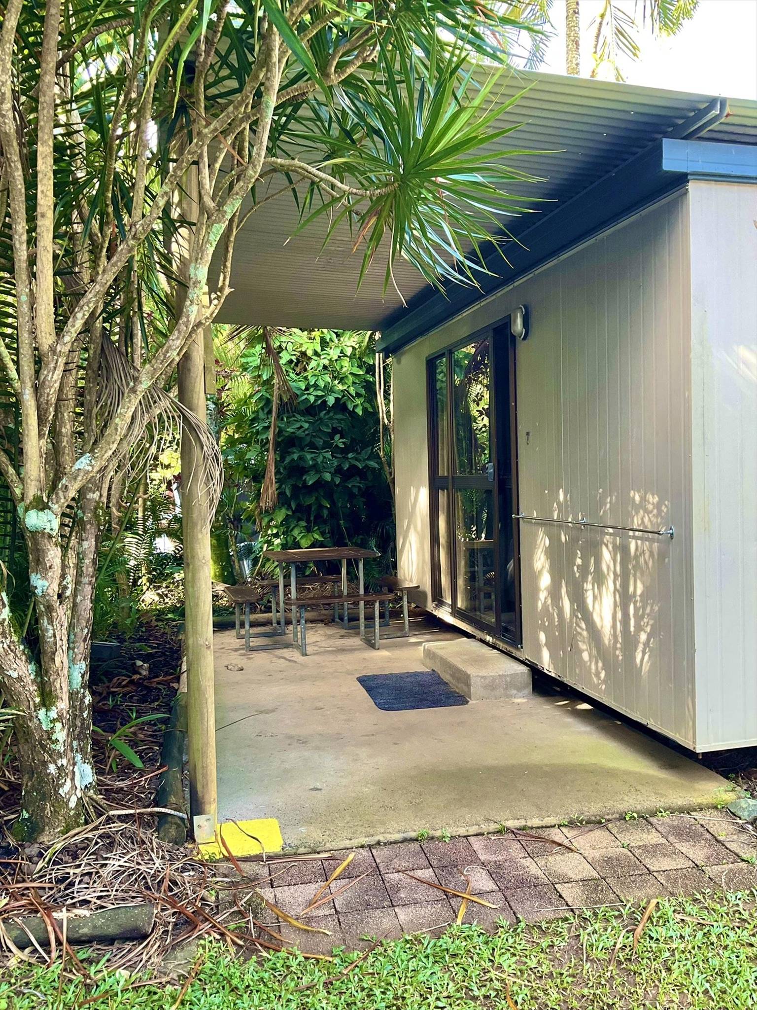 Tropical Hibiscus Caravan Park in Wongaling Beach, QLD — photo 2