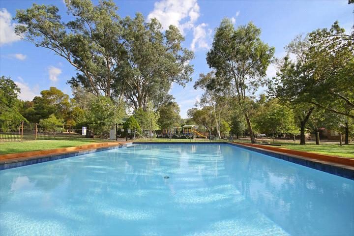 Albury Gardens Caravan Park — Albury Botanical Gardens, NSW