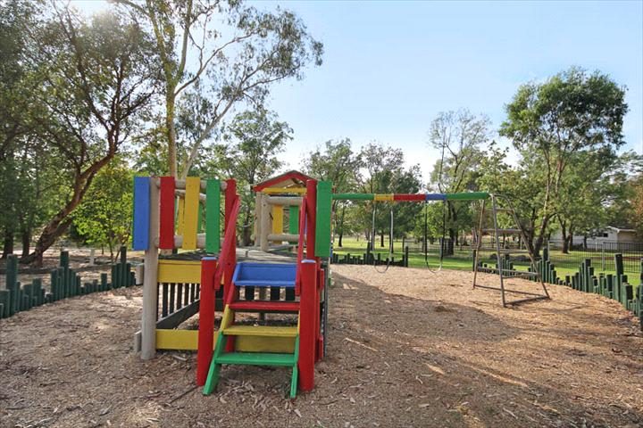 Albury Gardens Caravan Park in Albury Botanical Gardens, NSW — photo 3