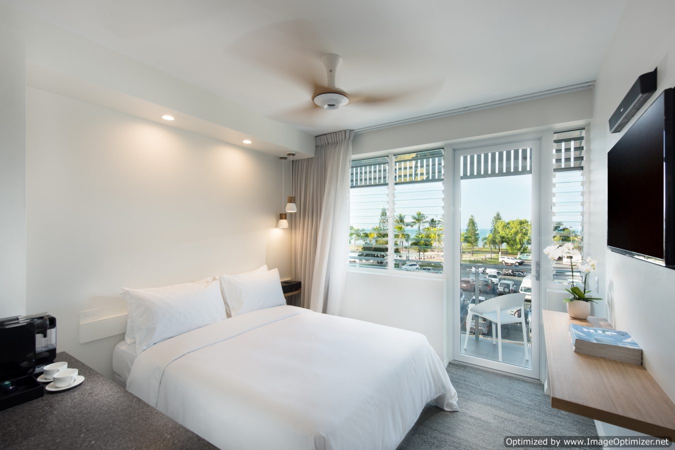 Heart Hotel and Gallery Whitsundays in Airlie Beach, QLD — photo 5