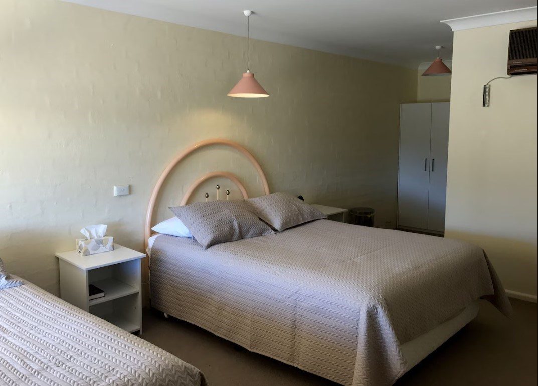 Motel Royal Tara — Binalong, NSW
