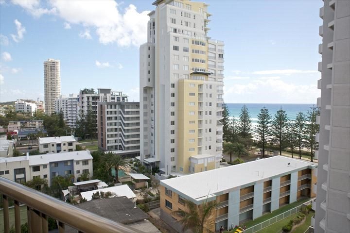 Horizons Holiday Apartments in Burleigh Heads, QLD — photo 3