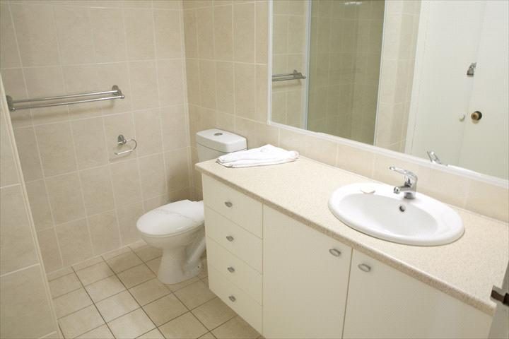 Horizons Holiday Apartments in Burleigh Heads, QLD — photo 2
