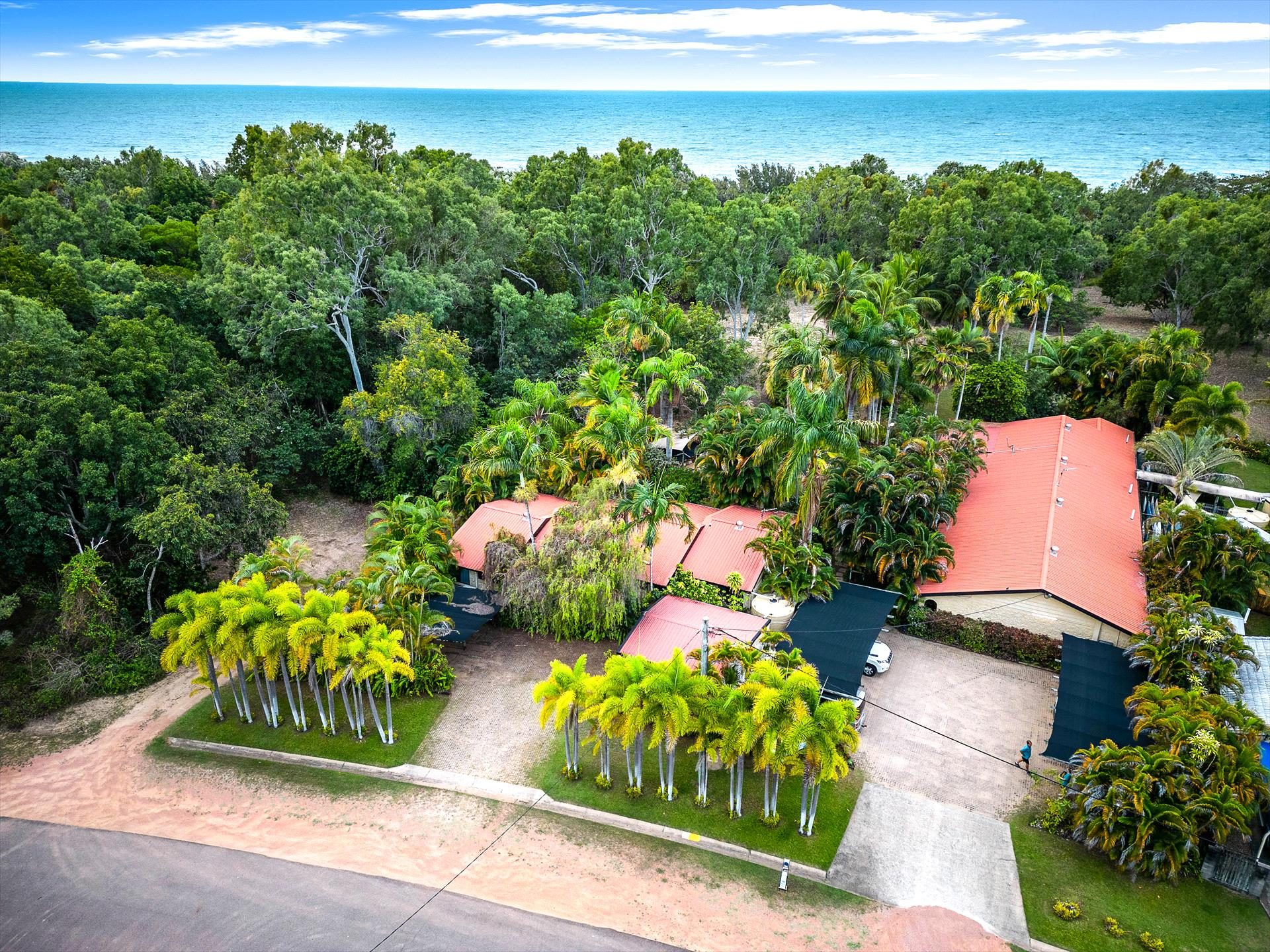 Balgal Beach Units — Rollingstone, QLD