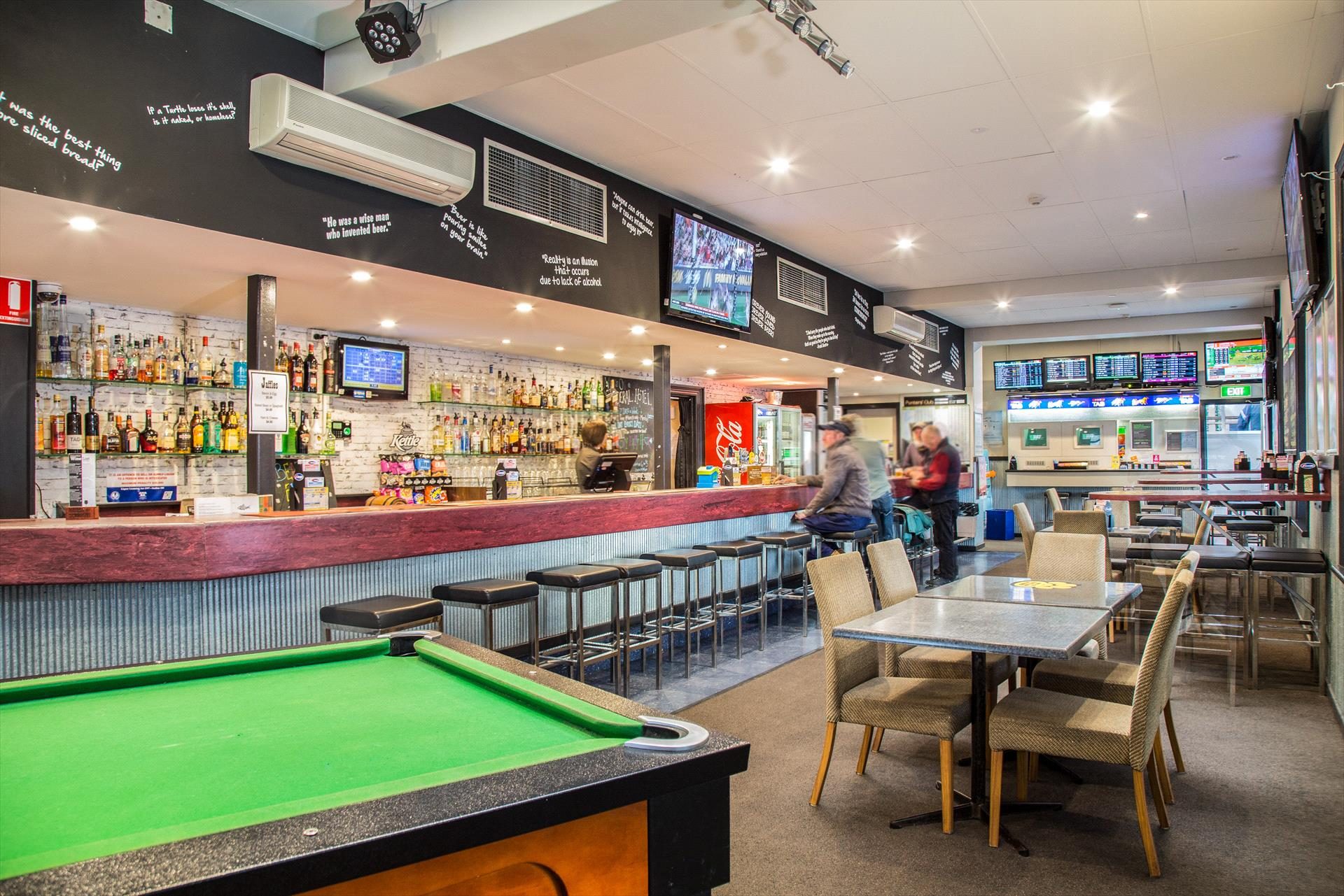 Nightcap at Federal Hotel Mt Gambier in Mt Gambier, SA — photo 1