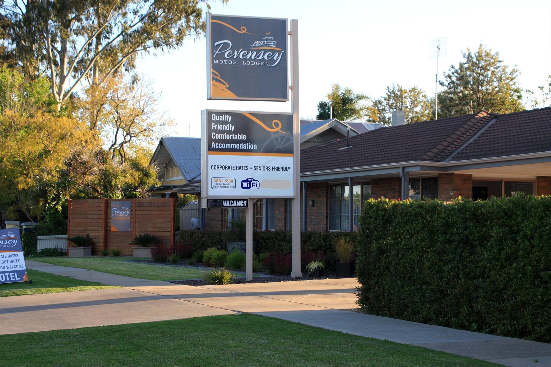 Pevensey Motor Lodge — Echuca, VIC