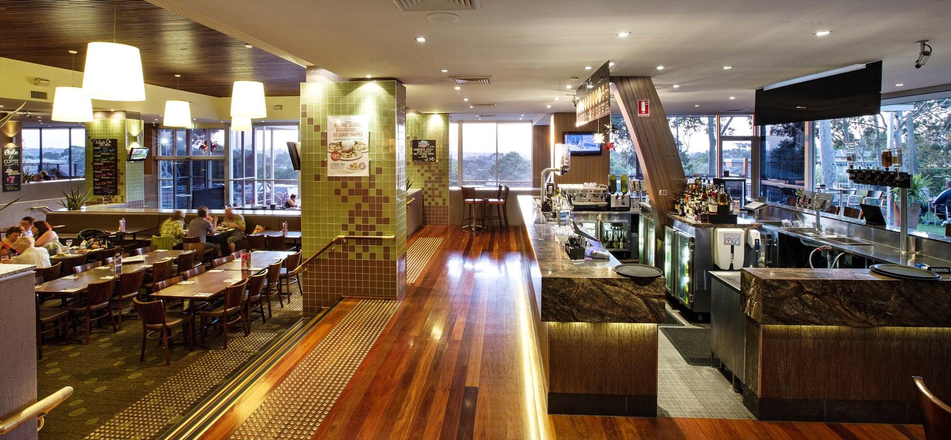 Nightcap at Shoppingtown Hotel in Doncaster, VIC — photo 5