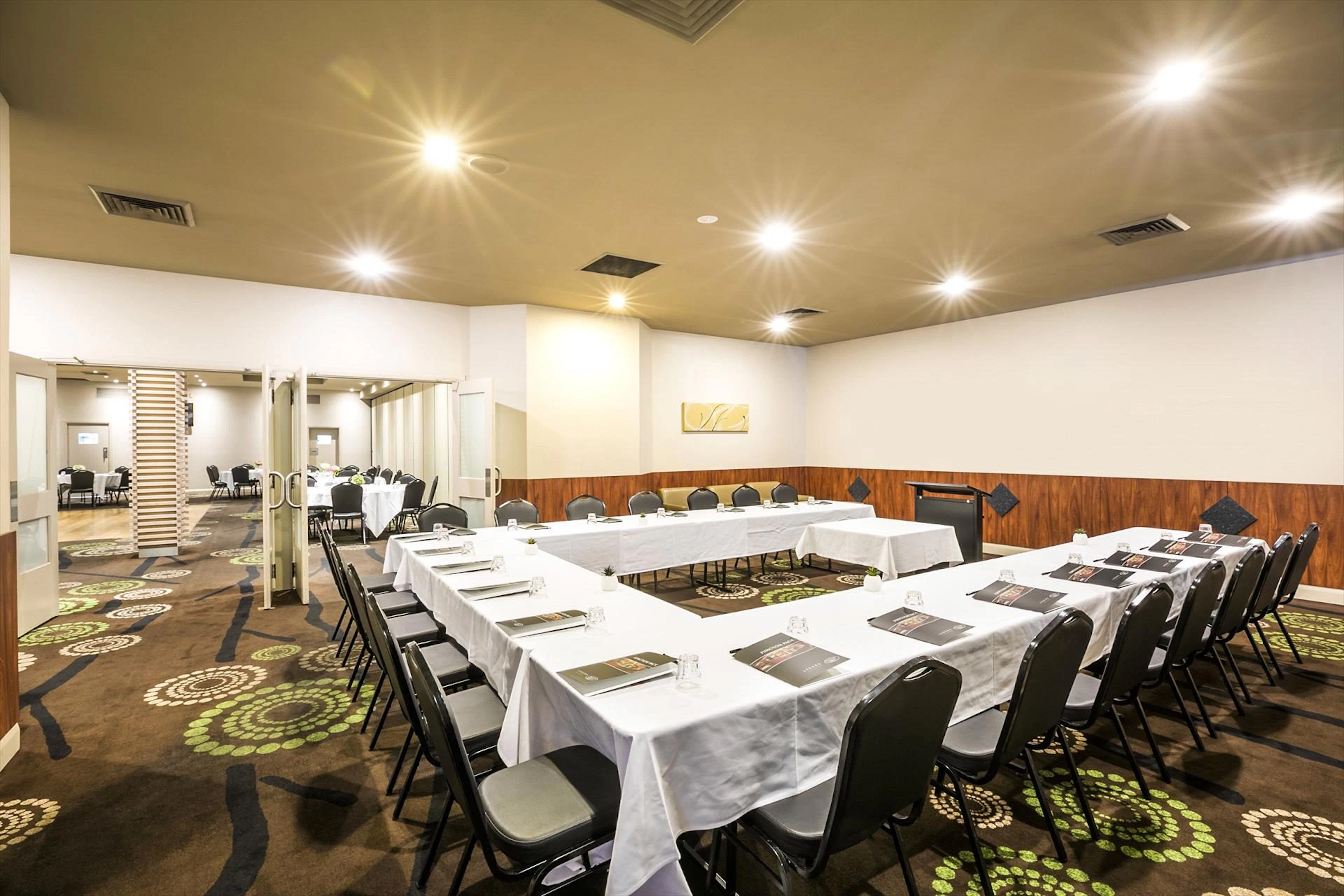Nightcap at Waltzing Matilda Hotel in Springvale, VIC — photo 1