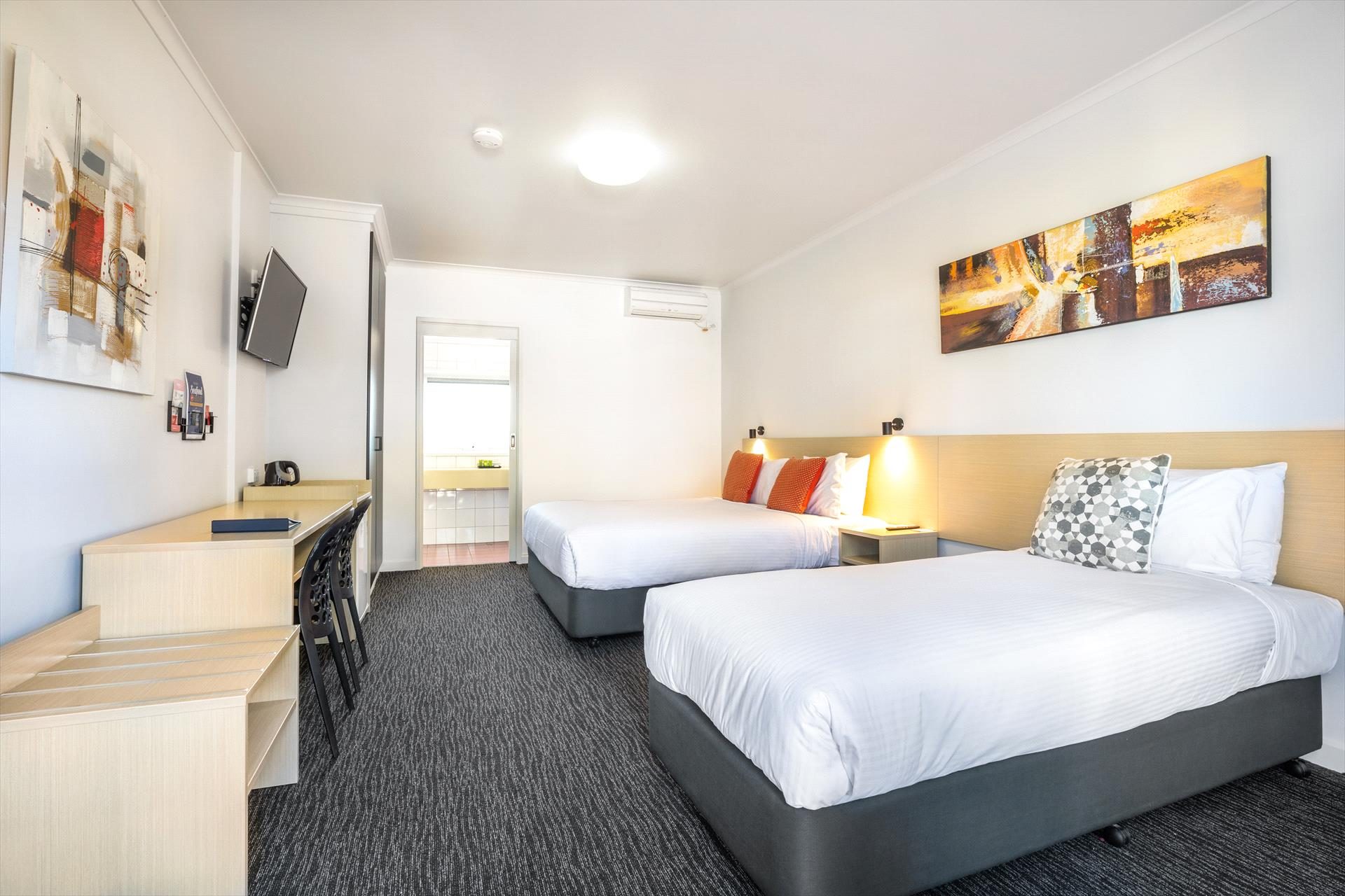 Nightcap at Ferntree Gully Hotel Motel in Ferntree Gully, VIC — photo 5