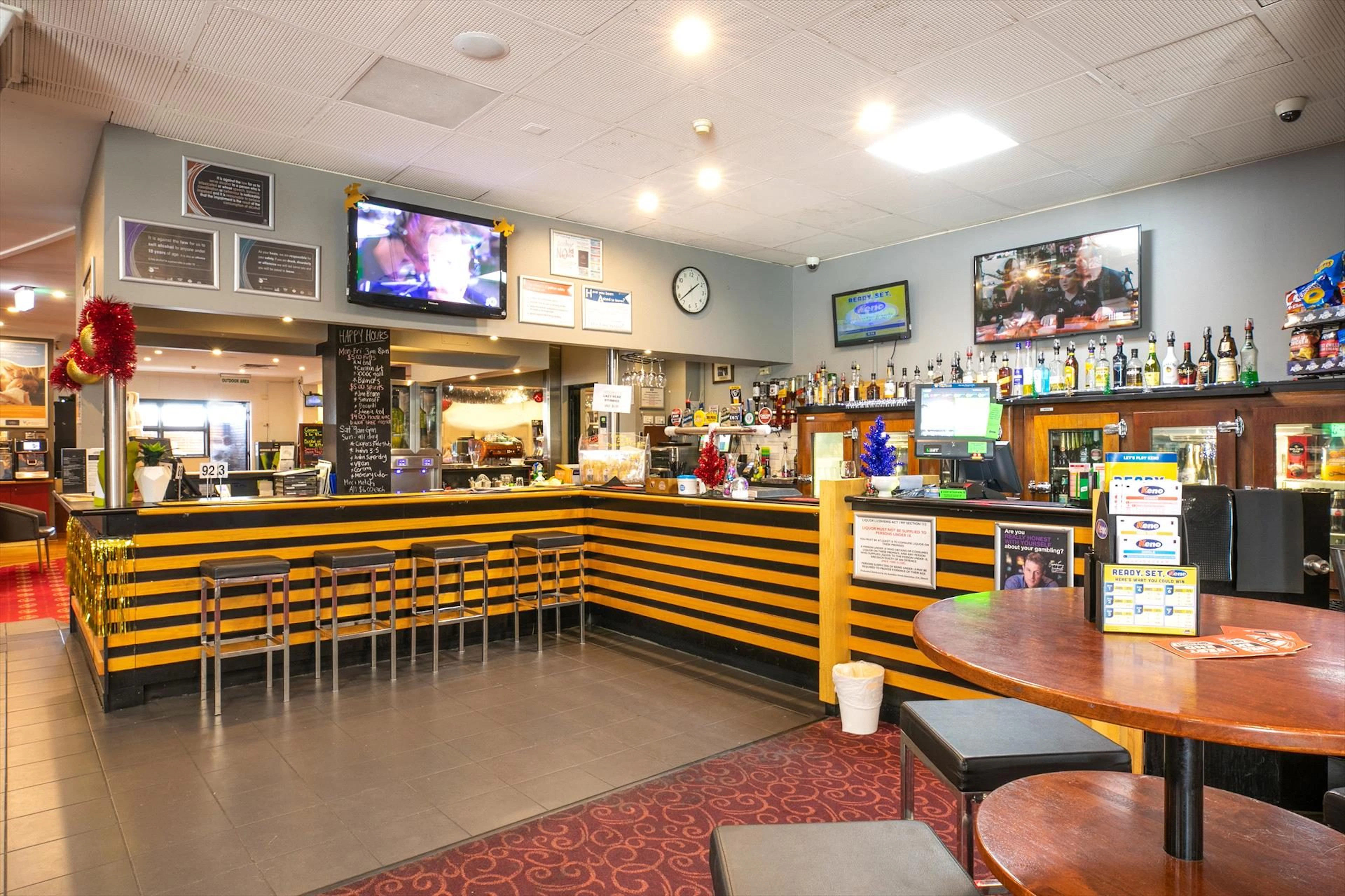 Nightcap at Hendon Hotel in Royal Park, SA — photo 4