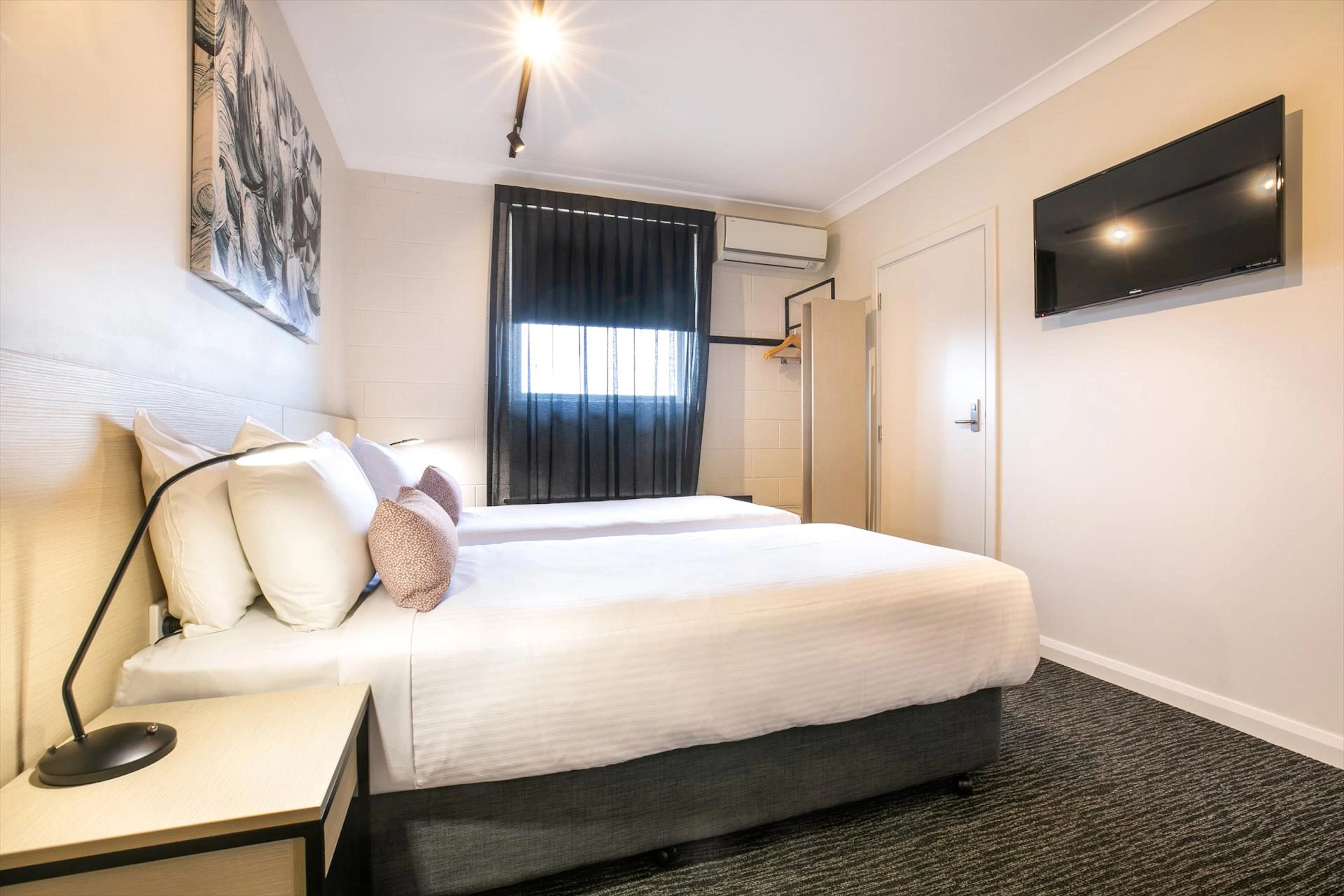 Nightcap at Hendon Hotel in Royal Park, SA — photo 1