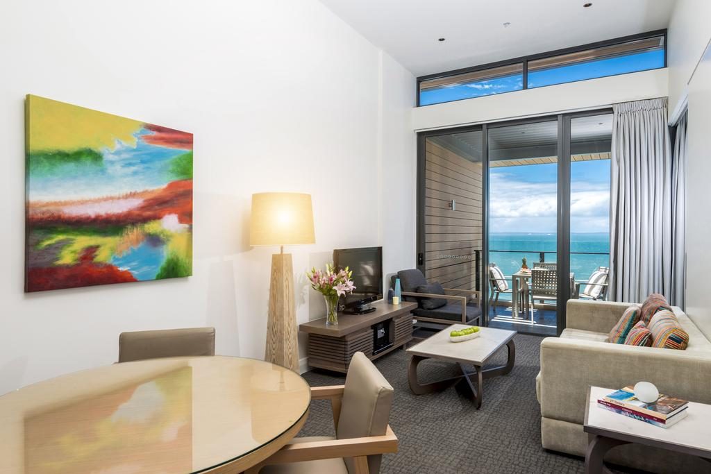 Oaks Redcliffe Mon Komo Suites in Redcliffe, QLD — photo 1