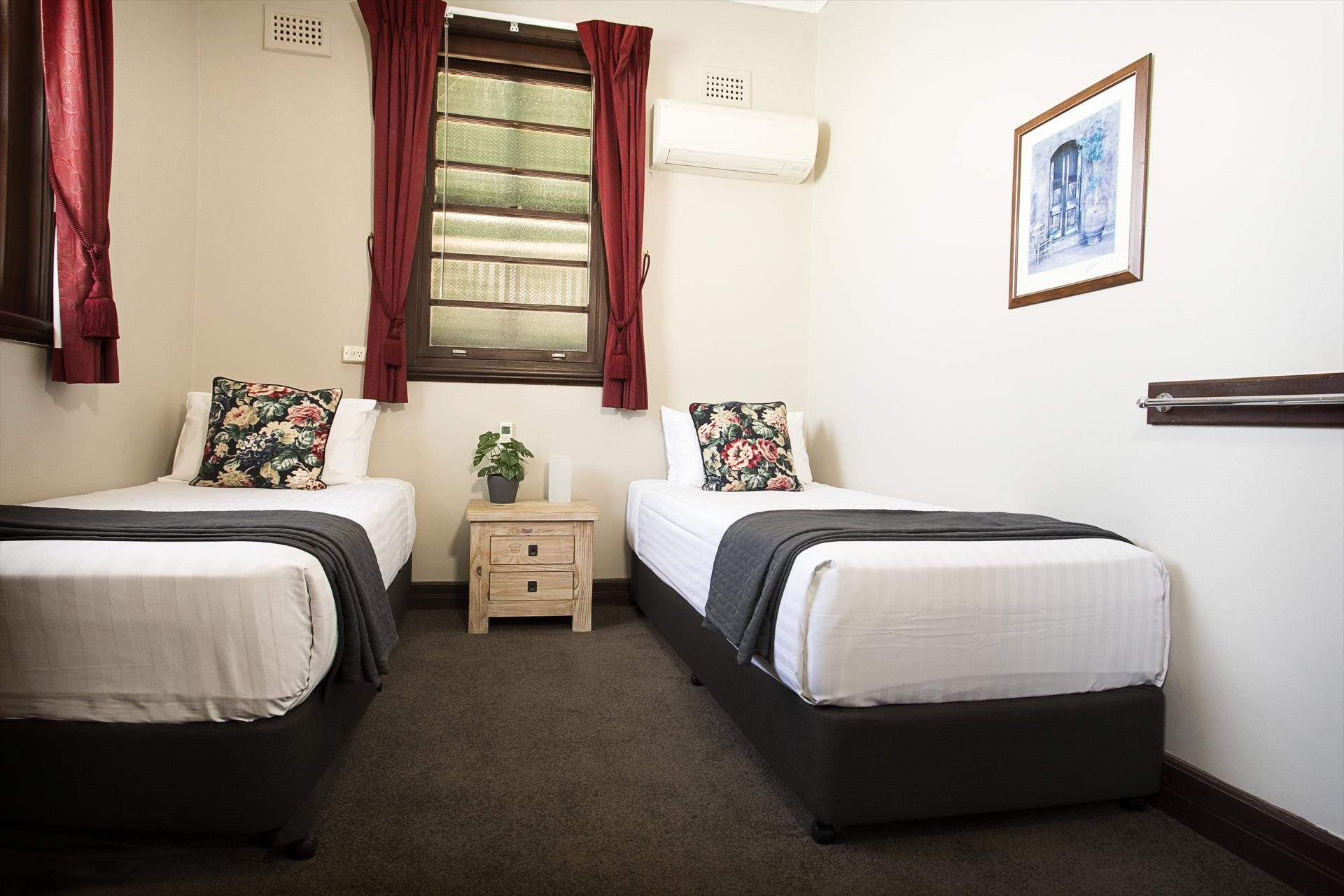 Esk Grand Hotel in Esk, QLD — photo 5
