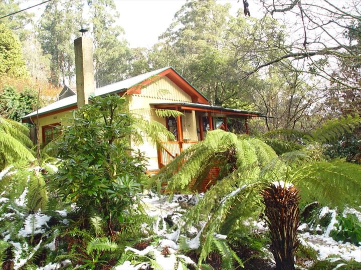 Como Cottages in Olinda, VIC — photo 1