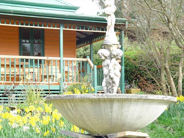 Como Cottages in Olinda, VIC — photo 2