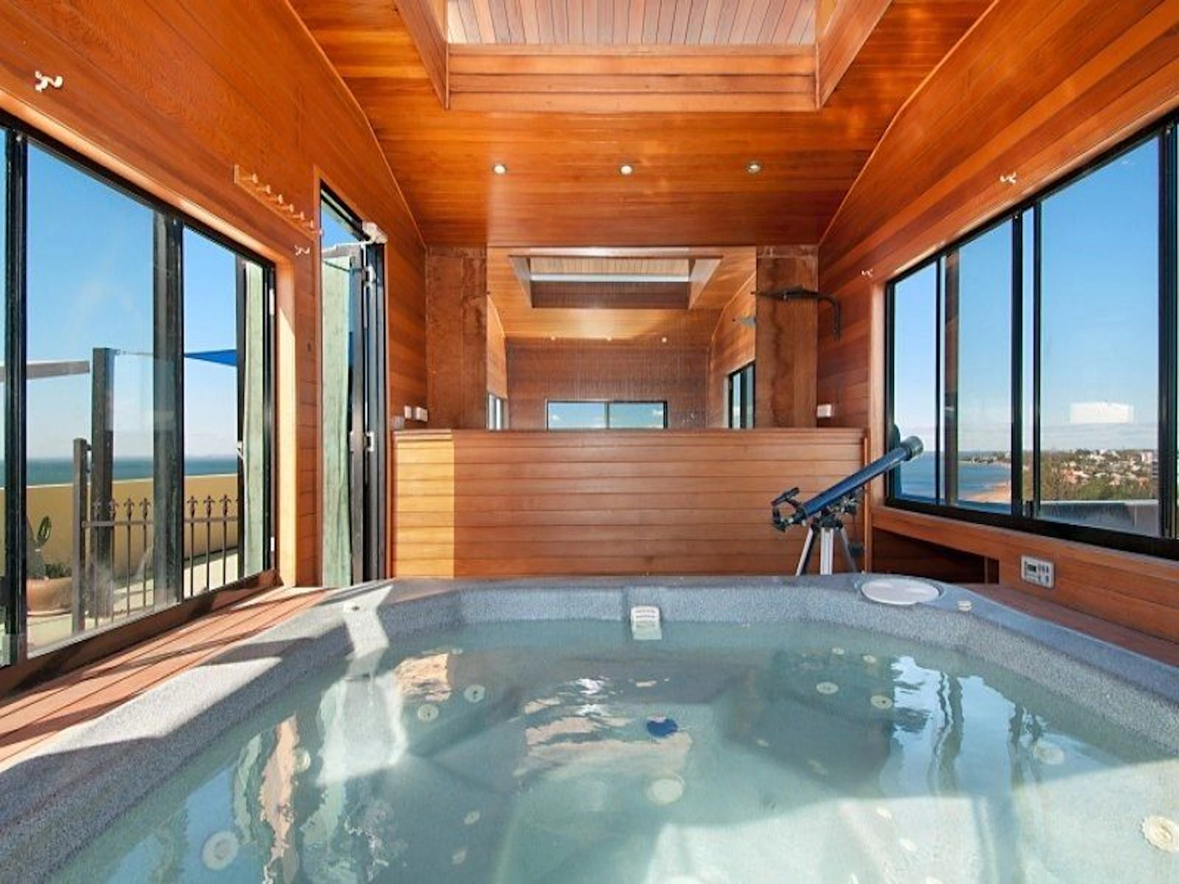 Redvue Holiday Apartments in Redcliffe, QLD — photo 2