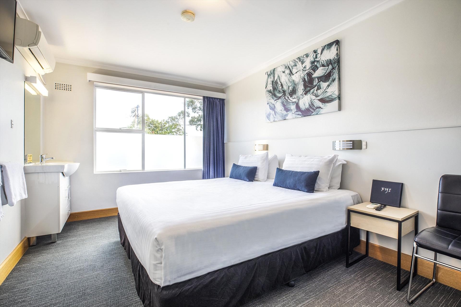 Nightcap at Carlyle Hotel in Derwent Park, TAS — photo 4