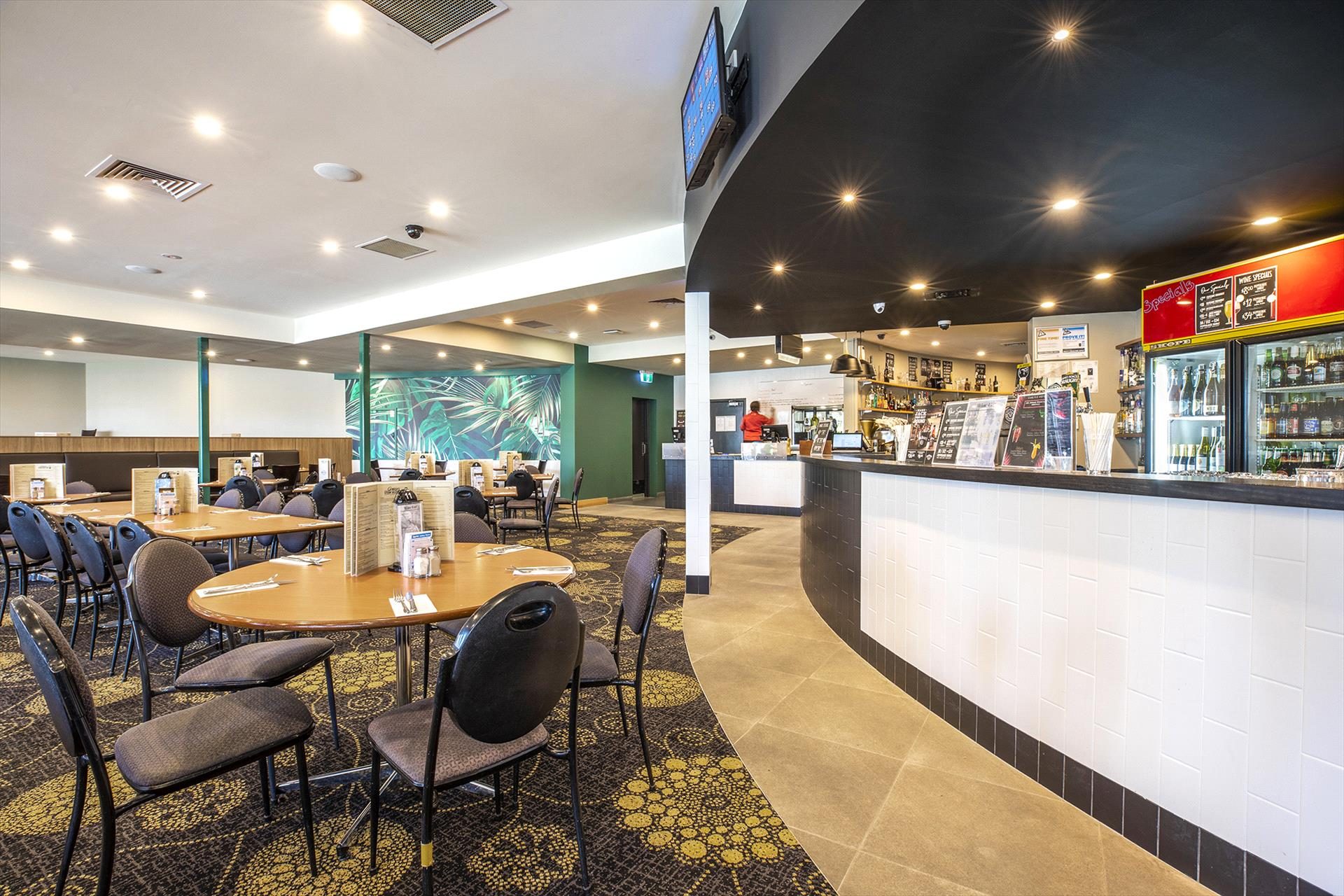 Nightcap at Carlyle Hotel in Derwent Park, TAS — photo 5