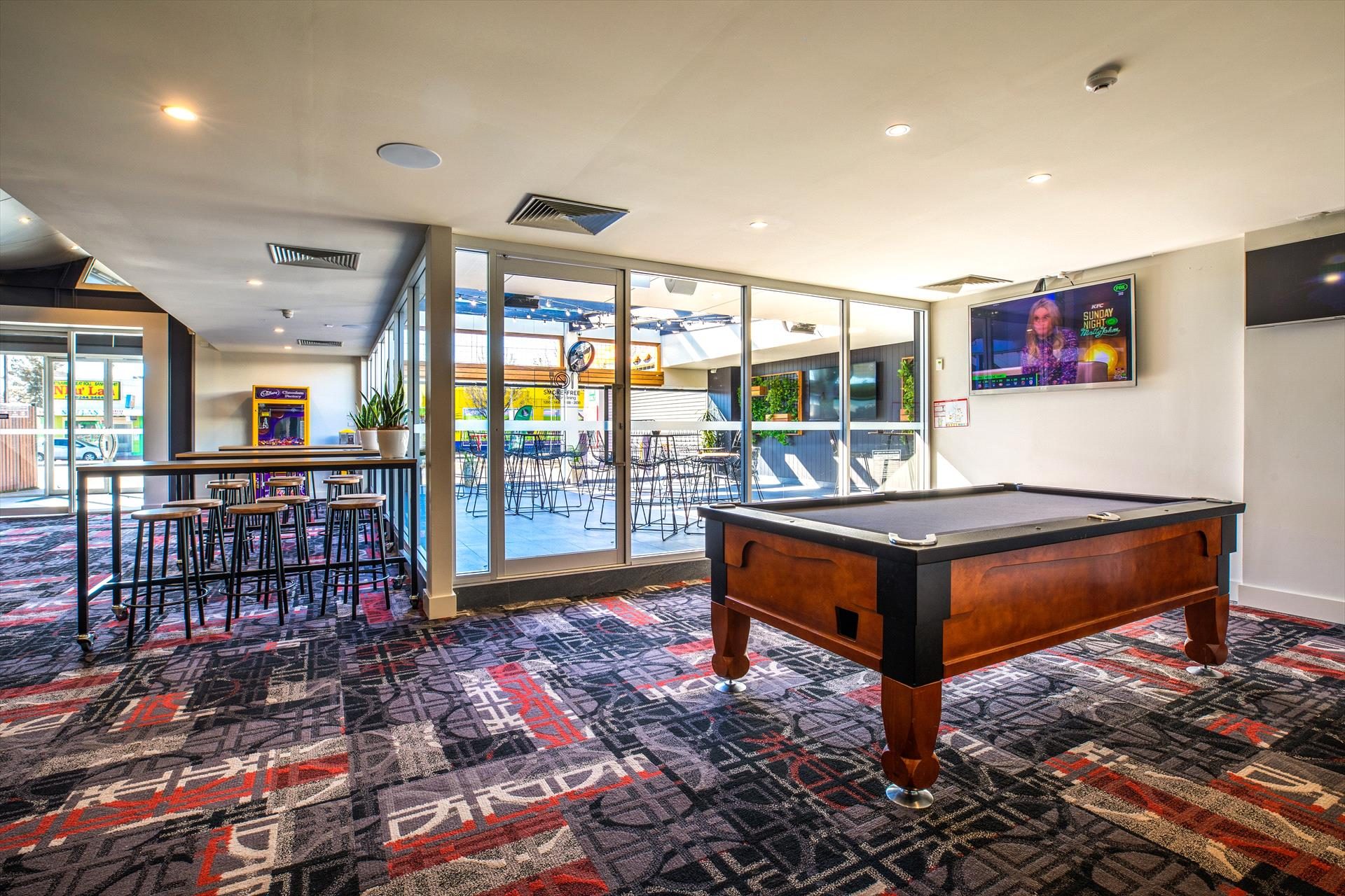 Nightcap at Finsbury Hotel in Woodville North, SA — photo 5