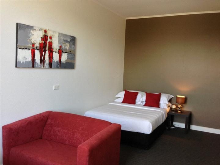 Centennial Inn on Bathurst in Launceston, TAS — photo 1