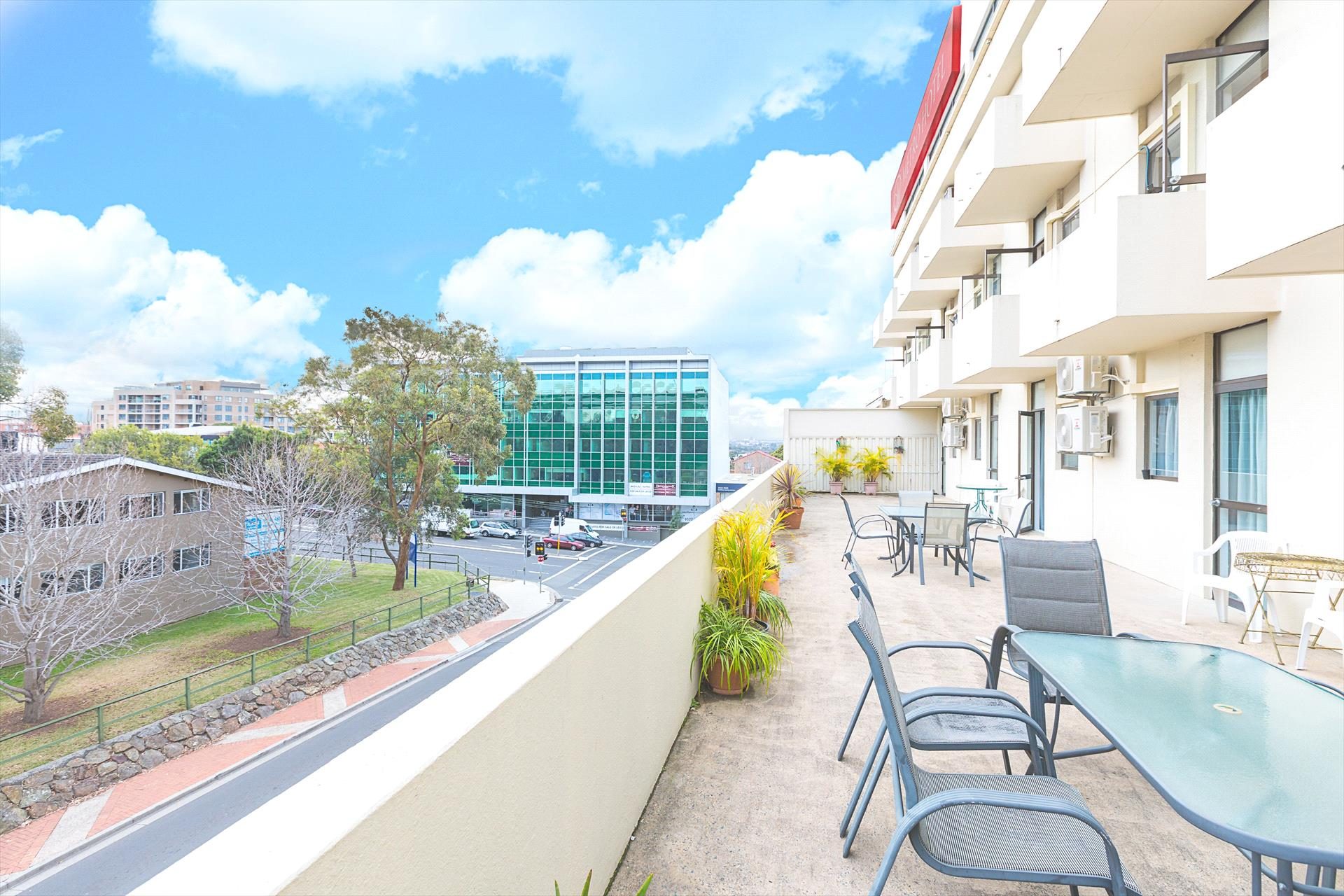 Metro Hotel Miranda in Miranda, NSW — photo 2