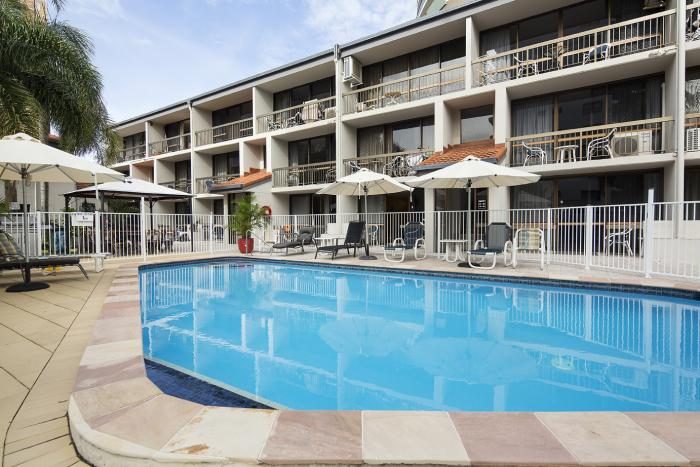 Burleigh Palms Holiday Apartments in Burleigh Heads, QLD — photo 1