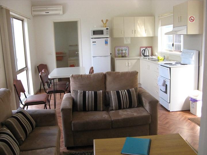 Lookout Holiday Units in Lakes Entrance, VIC — photo 4