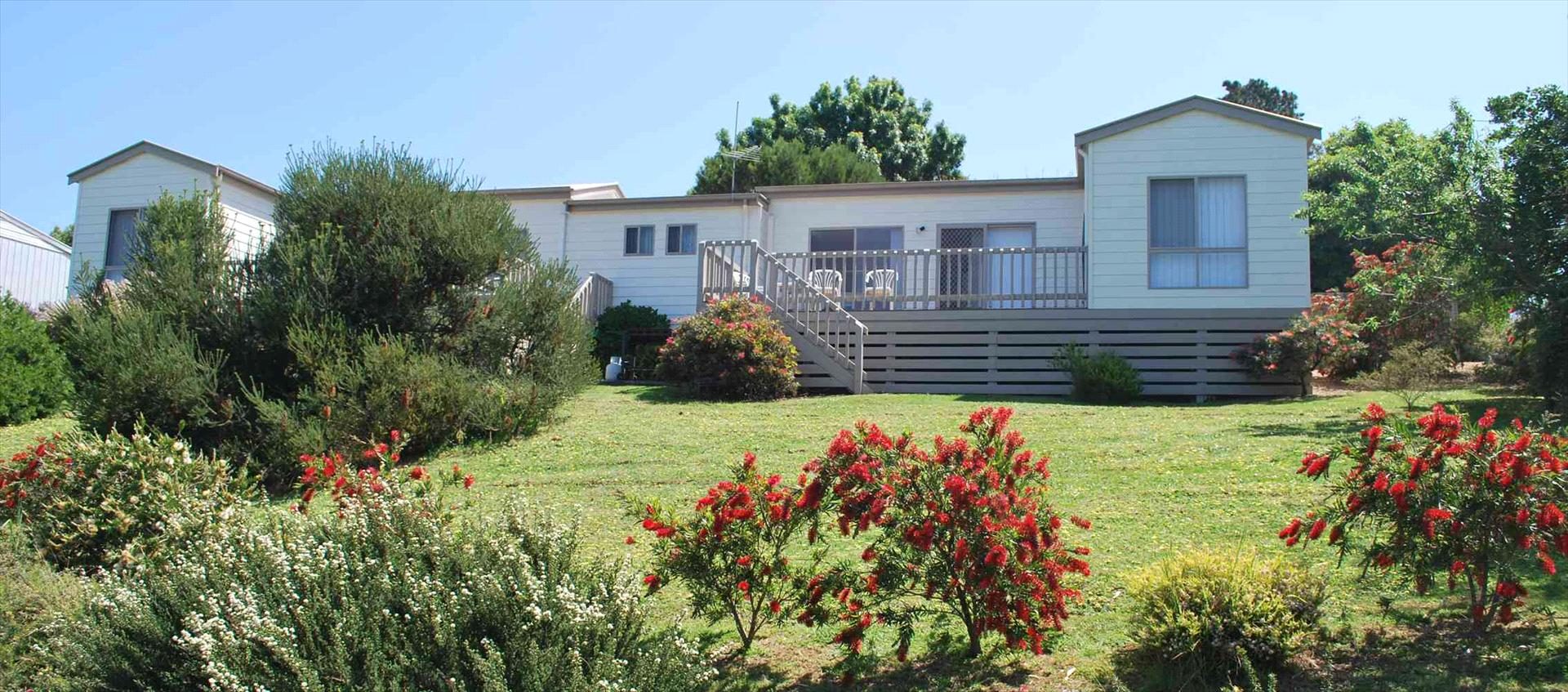 Lookout Holiday Units in Lakes Entrance, VIC — photo 5