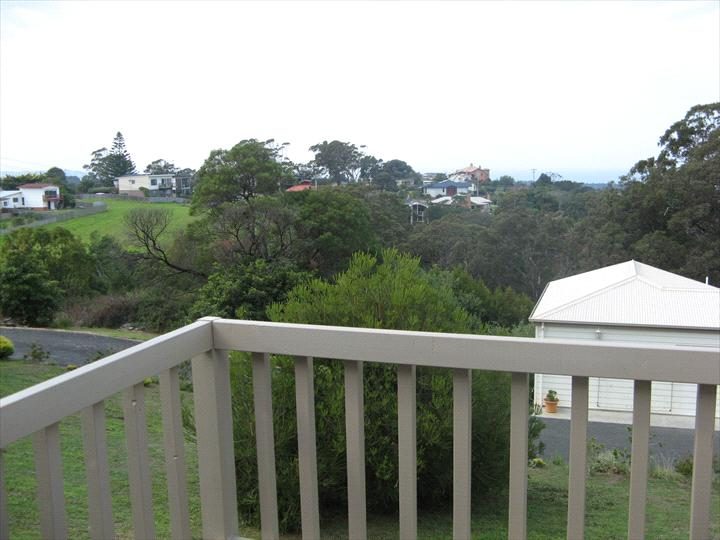Lookout Holiday Units in Lakes Entrance, VIC — photo 1