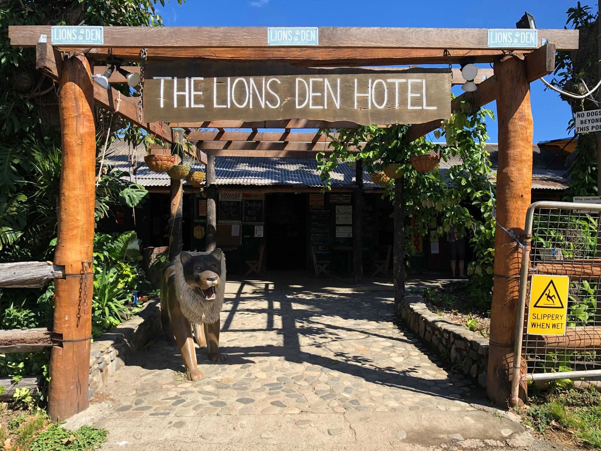 Lions Den Hotel Campground Helenvale — Helenvale, QLD